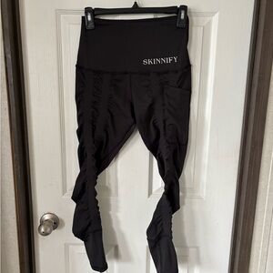 Skinnify Sculpting High-Waist Black Leggings with Side Pockets